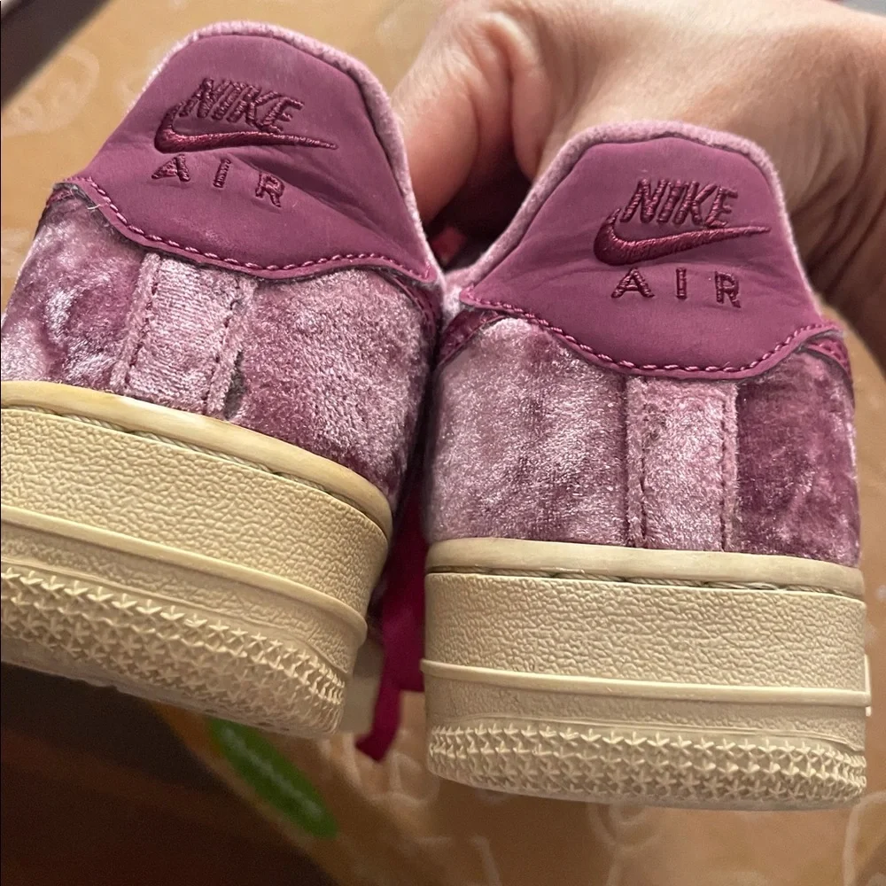 Nike Air Force 1 Low Crushed Velvet Youth 4 Tea Berry 849345-501